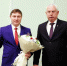 Глава района Александр Головков поздравил с 40-летием Главу Бутурлиновского городского поселения Олега Хмызенко. - Бутурлиновский район